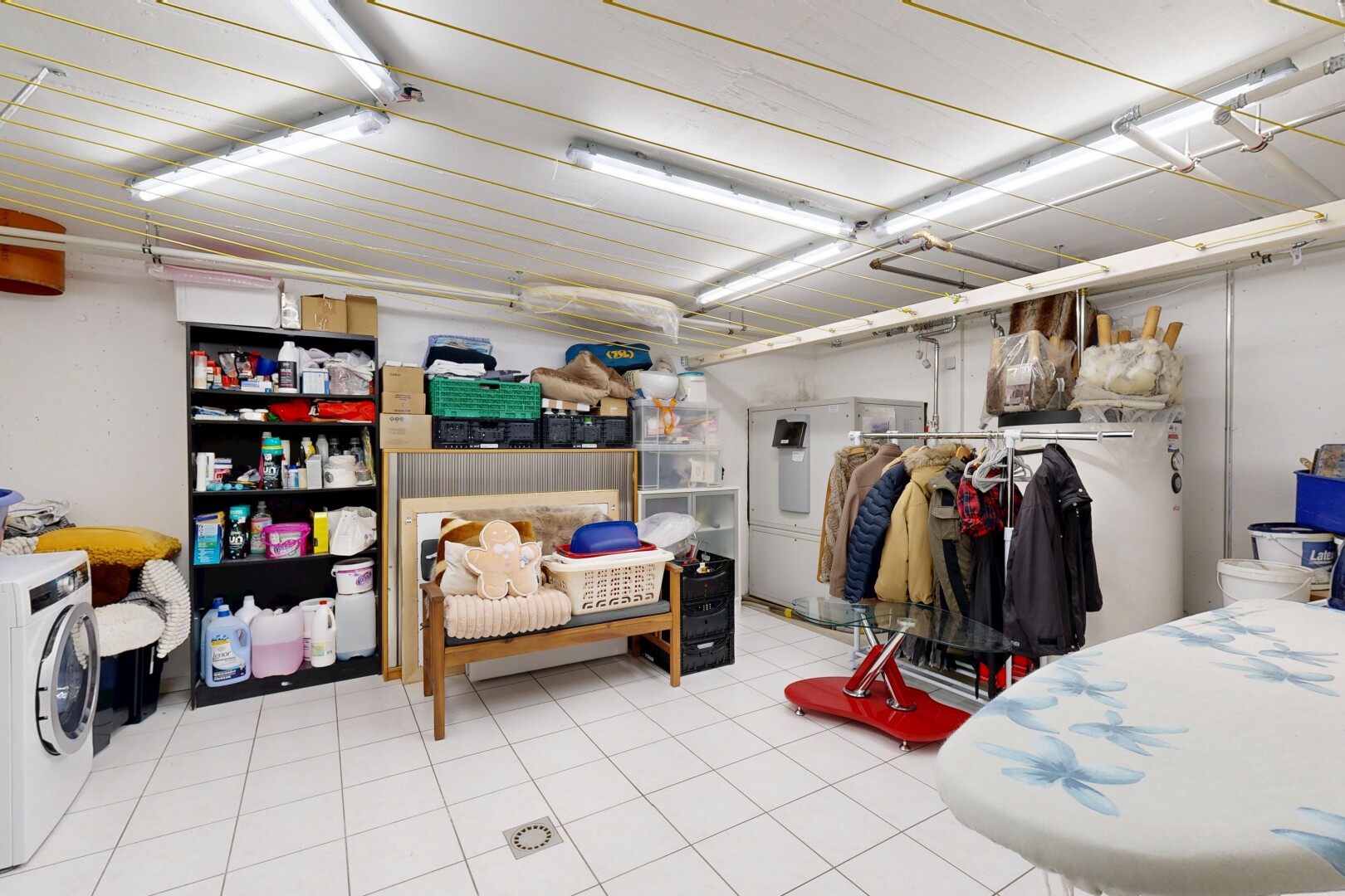 espace intérieur avec light floor