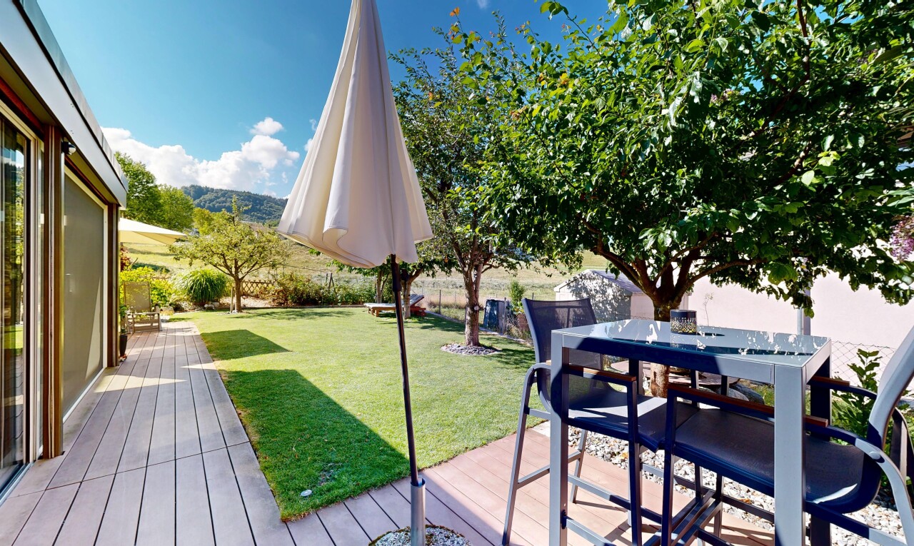 terrasse avec coin repas extérieur, terrasse, day time, from property, et pelouse