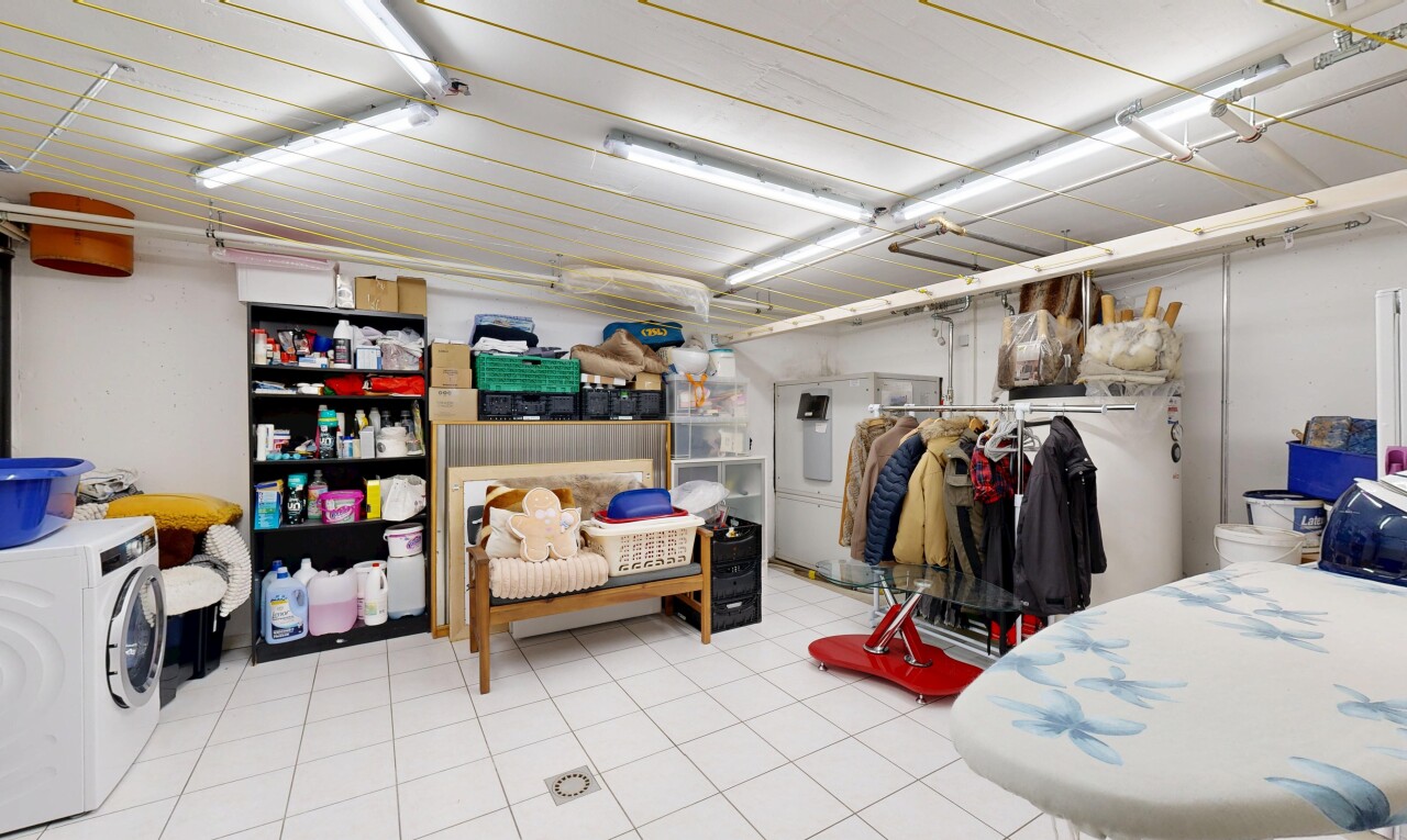espace intérieur avec light floor