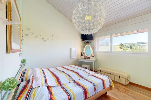 chambre avec lumière naturelle, natural light, cloison sèche, drywall, et inside property