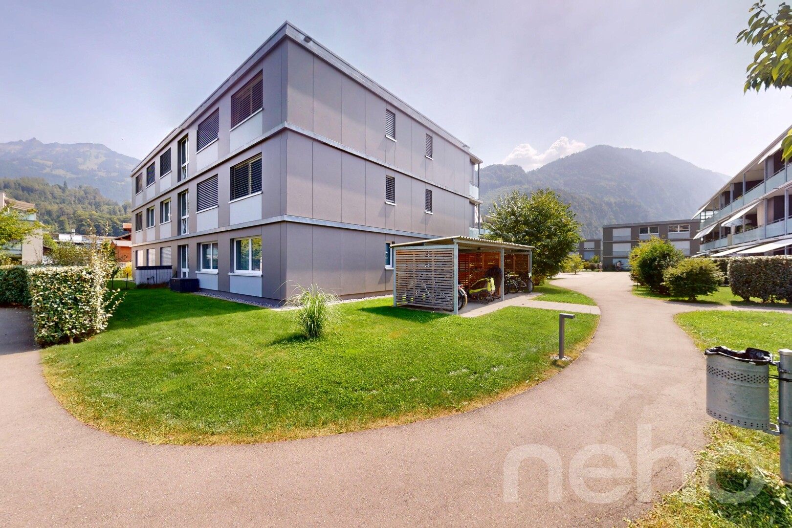 extérieur du bâtiment avec vue sur la montagne, mountain view, et property visible