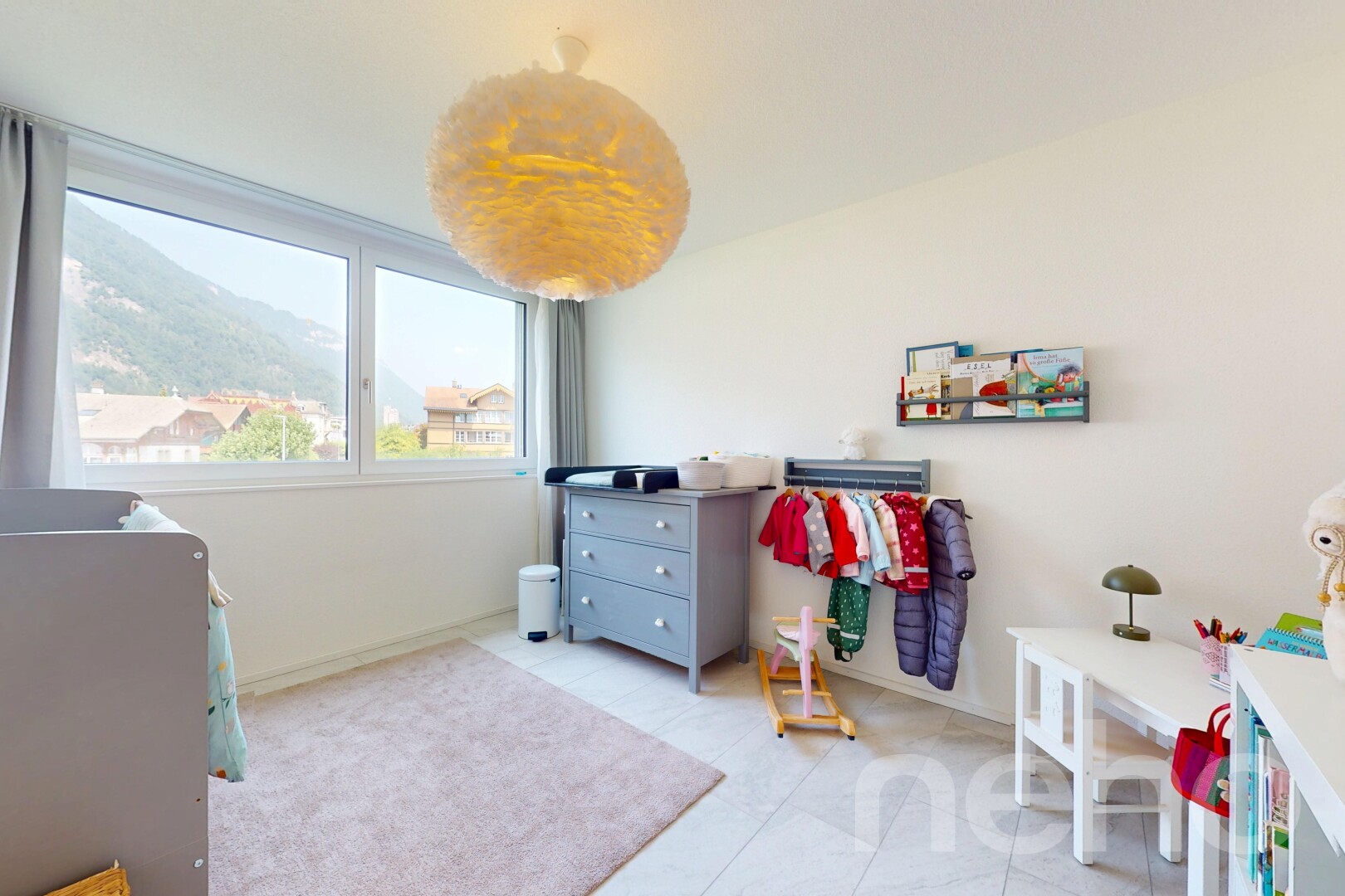 chambre avec drywall, cloison sèche, natural light, lumière naturelle, et inside property