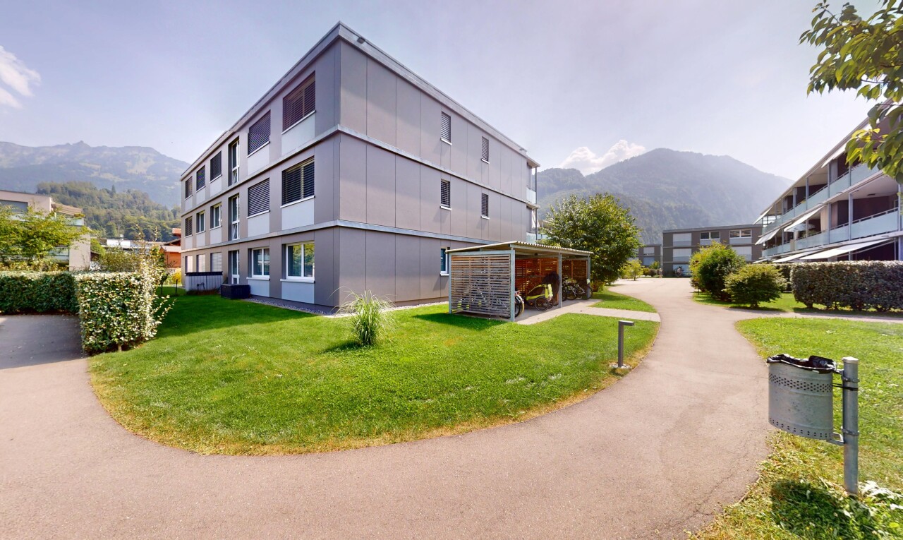extérieur du bâtiment avec vue sur la montagne, mountain view, et property visible