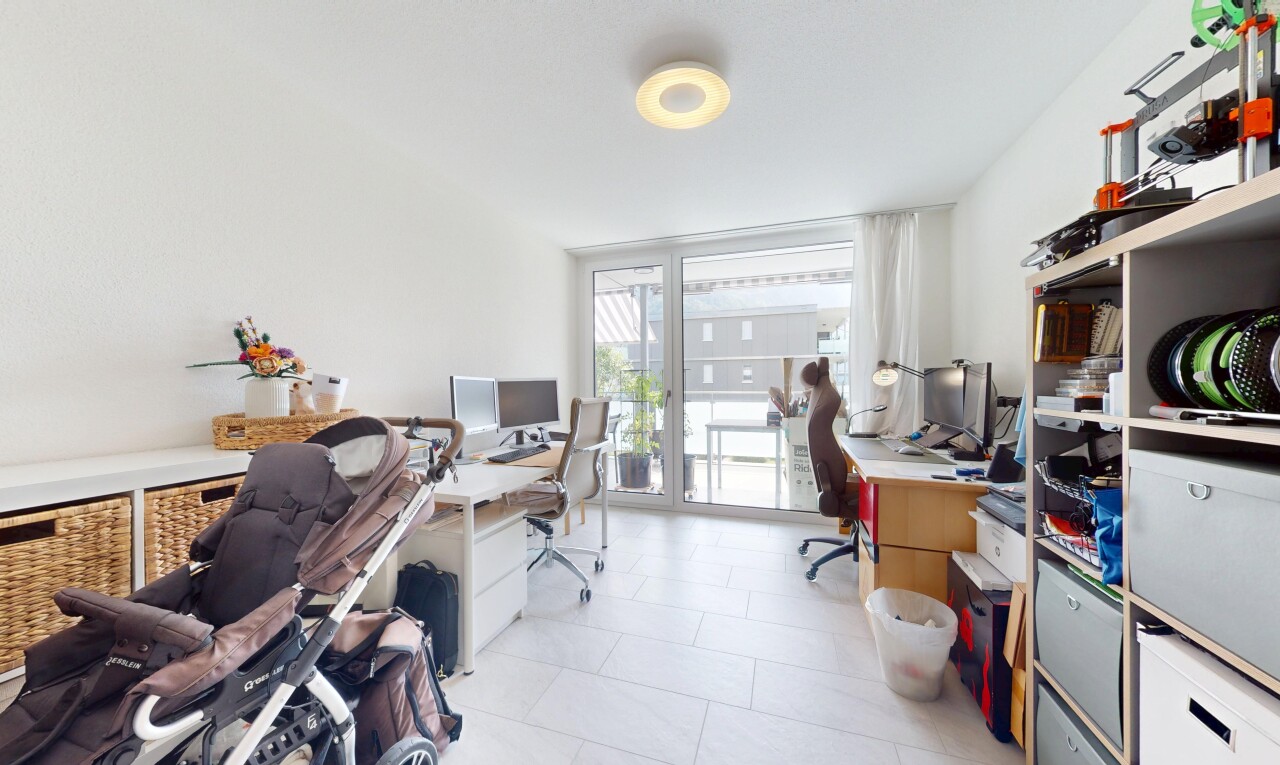 bureau avec espace bureau, natural light, lumière naturelle, drywall, et cloison sèche
