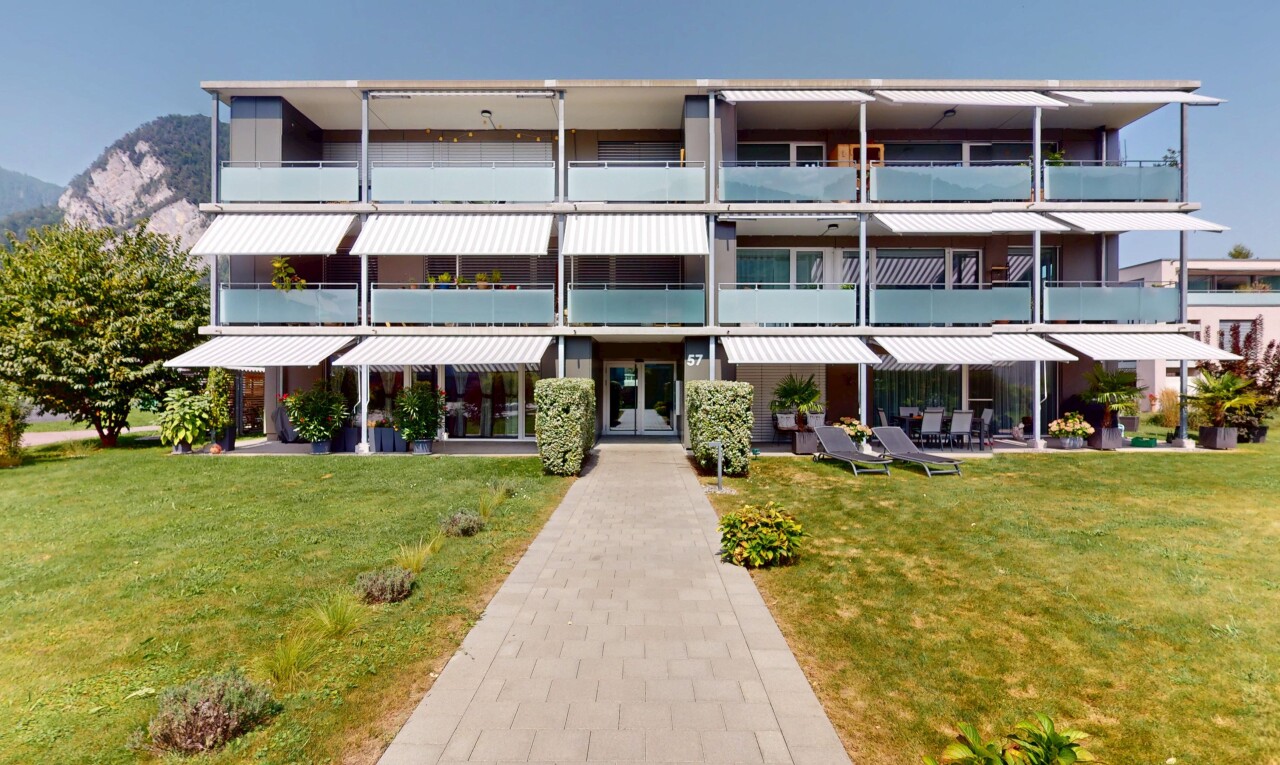 extérieur du bâtiment avec day time et property visible