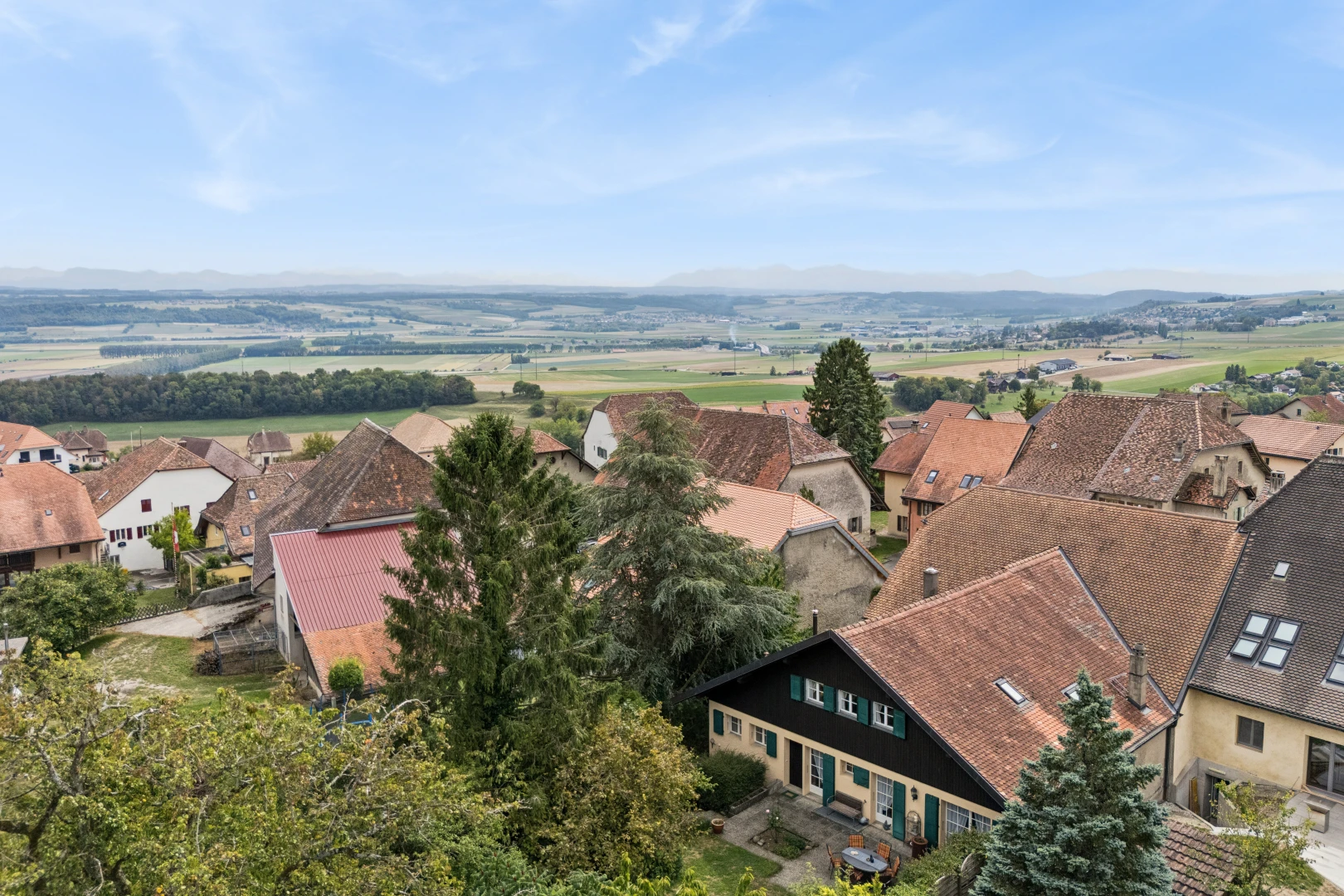 façade avec neighborhood view, residential view, vue résidentielle, et day time