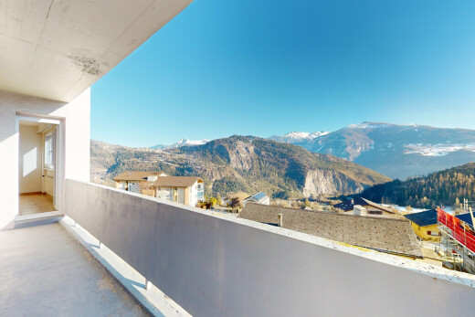 balkon mit balkon und blick auf die berge