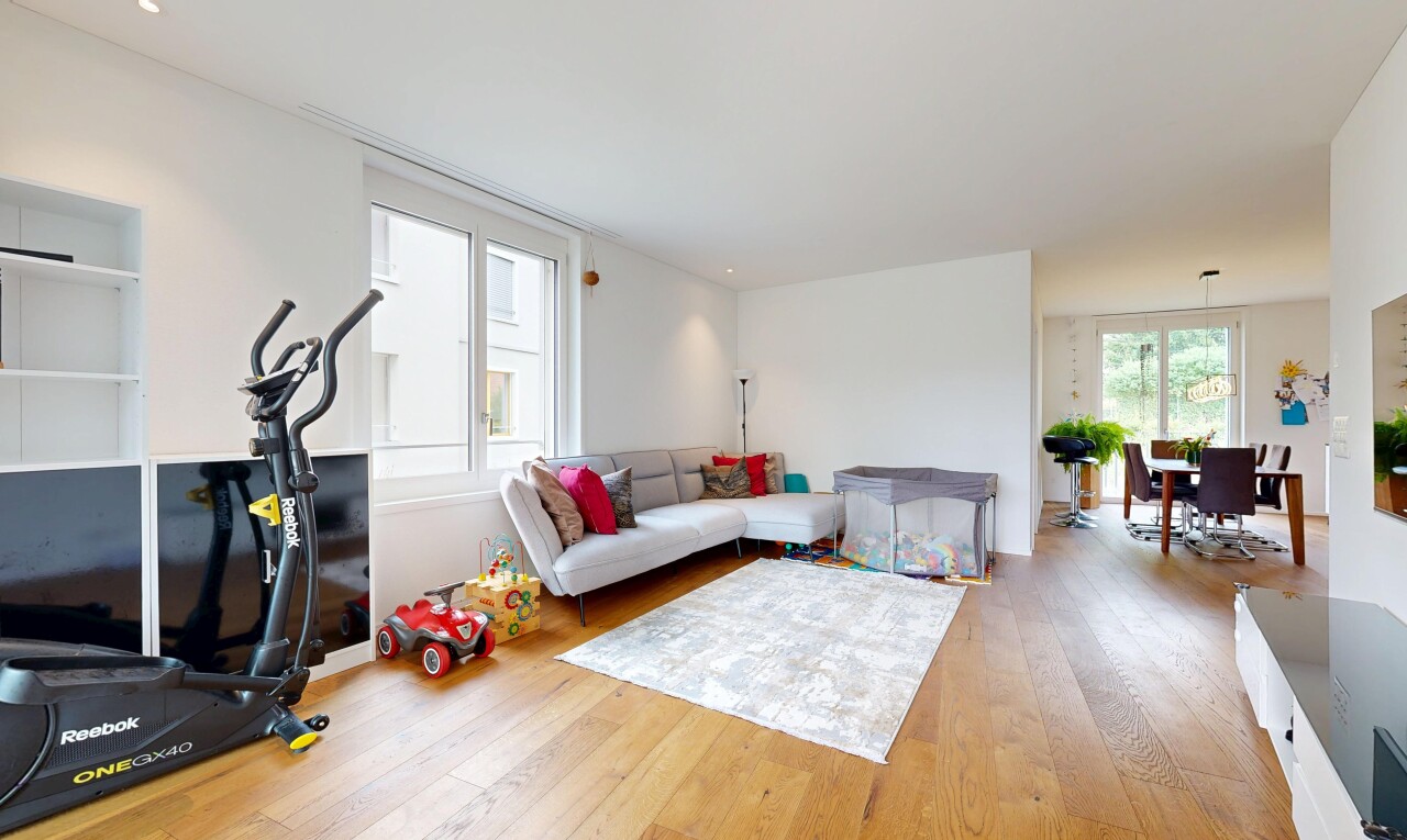 wohnzimmer mit holzfußboden, wood finish floor, gipskartonwand, drywall, und inside property