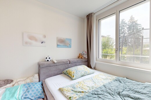 zimmer / schlafzimmer mit natürliches licht, gipskartonwand, drywall, und inside property