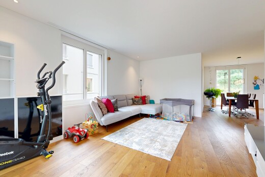 wohnzimmer mit holzfußboden, wood finish floor, gipskartonwand, drywall, und inside property