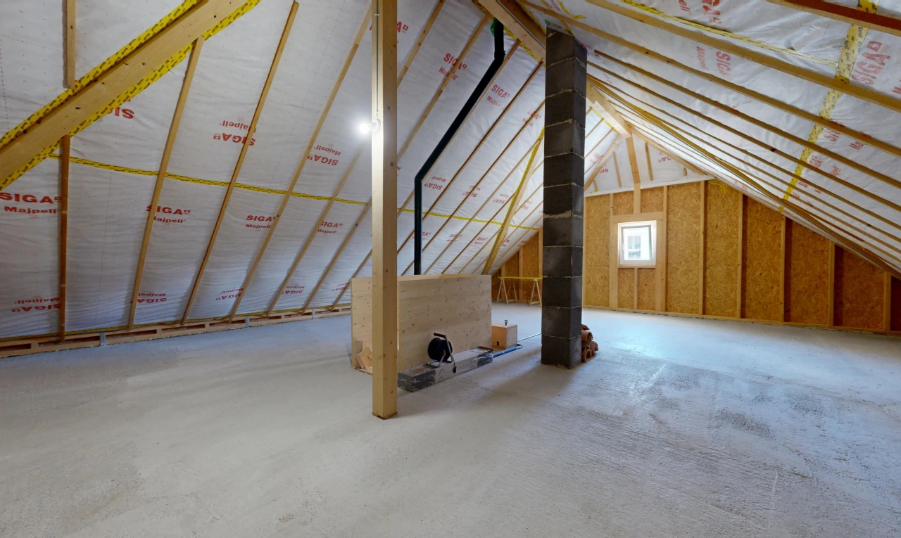 leerer raum mit inside property, dachschräge, vaulted ceiling, kathedralendecke, und cathedral ceiling