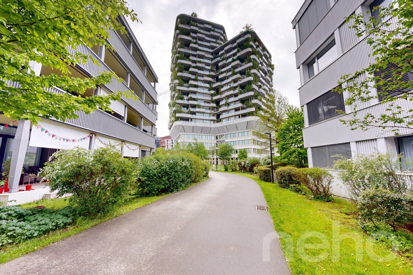extérieur du bâtiment avec overcast, from community, vue sur le complexe d'appartements, et apartment complex view