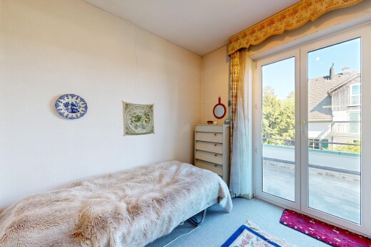 chambre avec inside property, moquette, carpet, cloison sèche, et drywall