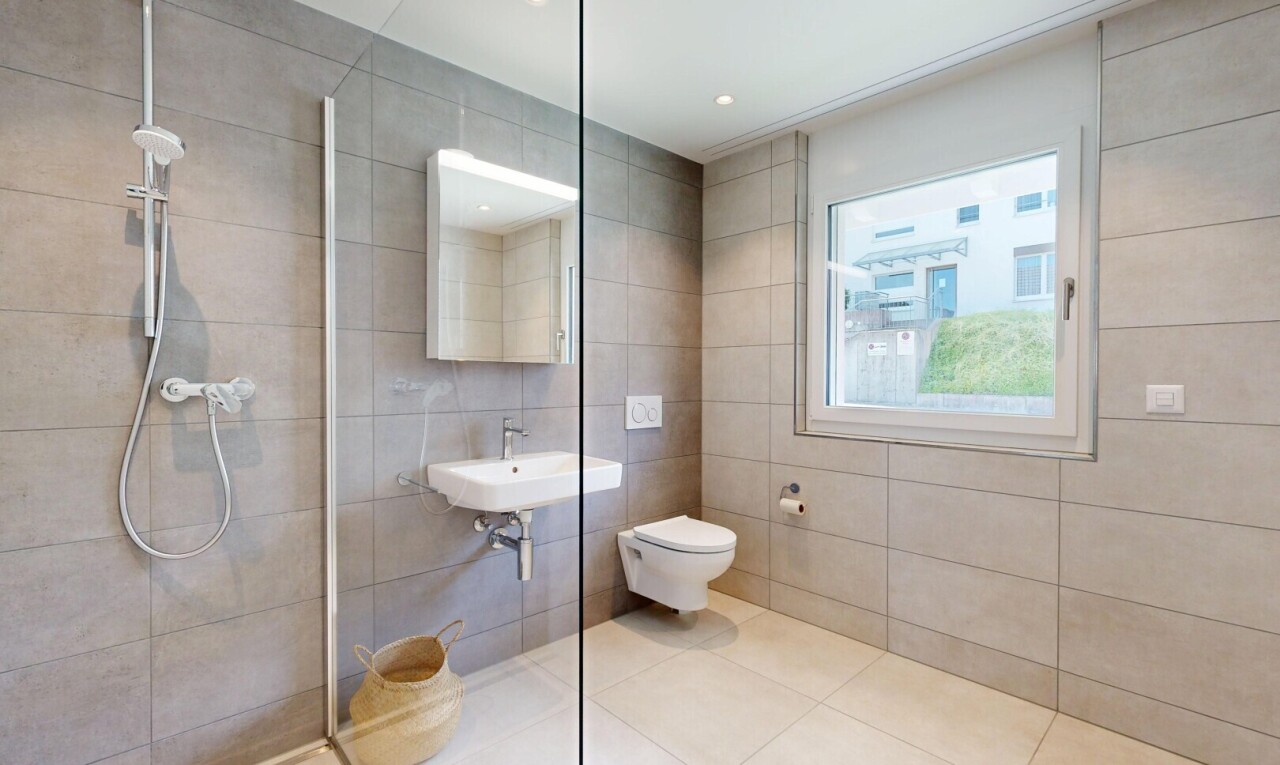bad mit spiegel, komplettes badezimmer, tile wall, fliesenwand, und dusche