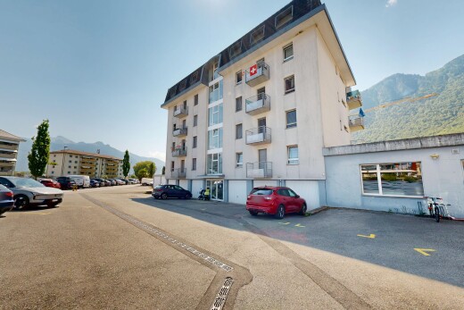 extérieur du bâtiment avec mountain view, vue sur la montagne, day time, apartment complex view, et vue sur le complexe d'appartements