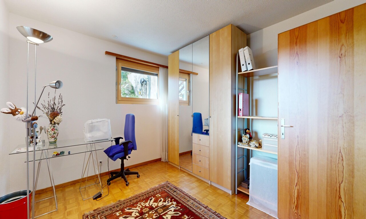 bureau avec natural light, lumière naturelle, drywall, cloison sèche, et inside property