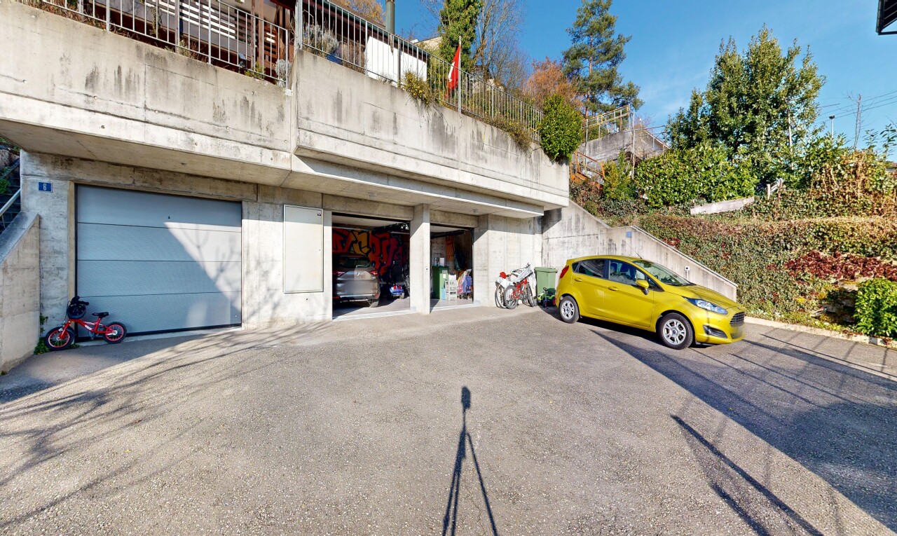 extérieur du bâtiment avec day time et garage intégré