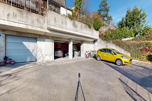 extérieur du bâtiment avec day time et garage intégré