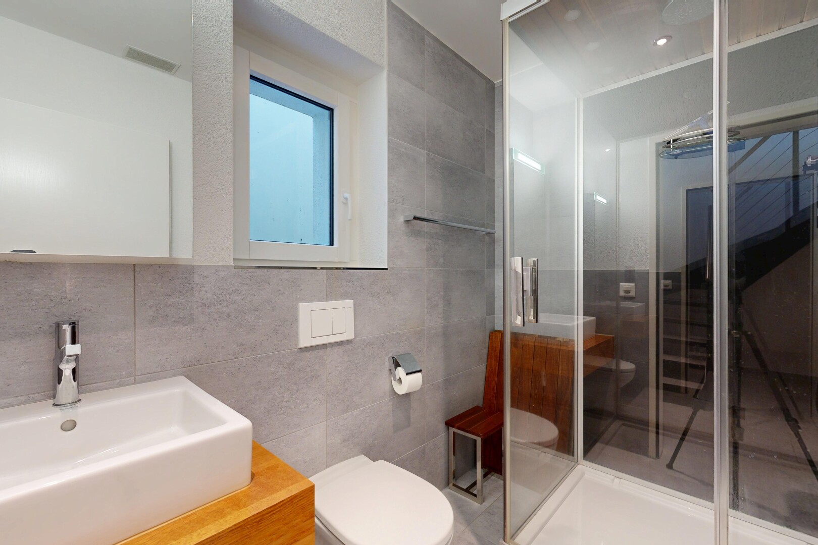 bad mit fliesenwand, tile wall, waschbecken, dusche, und komplettes badezimmer