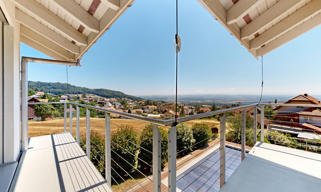balkon mit from property, day time, und balkon