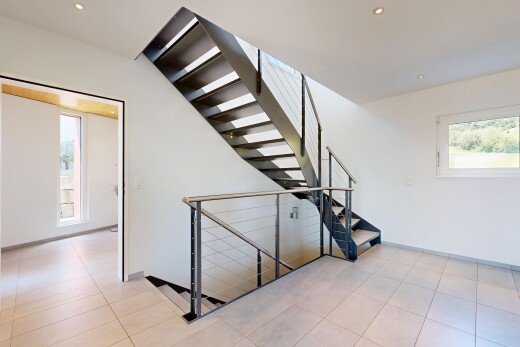 treppe mit natürliches licht, natural light, inside property, einbauleuchten, und recessed lighting