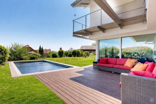schwimmbad mit rasen, schwimmbad, balkon, day time, und deck
