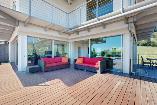 terrasse mit deck, property visible, balkon, wohnraum im freien, und day time