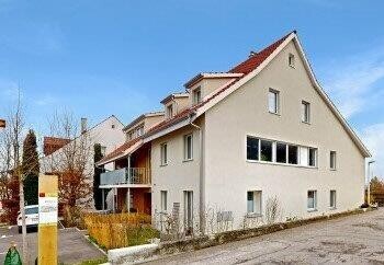 außenansicht mit property visible, stuckverkleidung, und day time