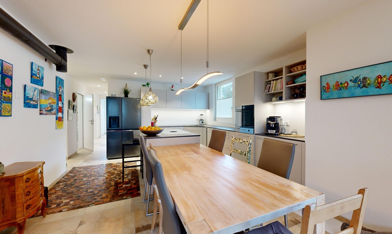 esszimmer mit natürliches licht