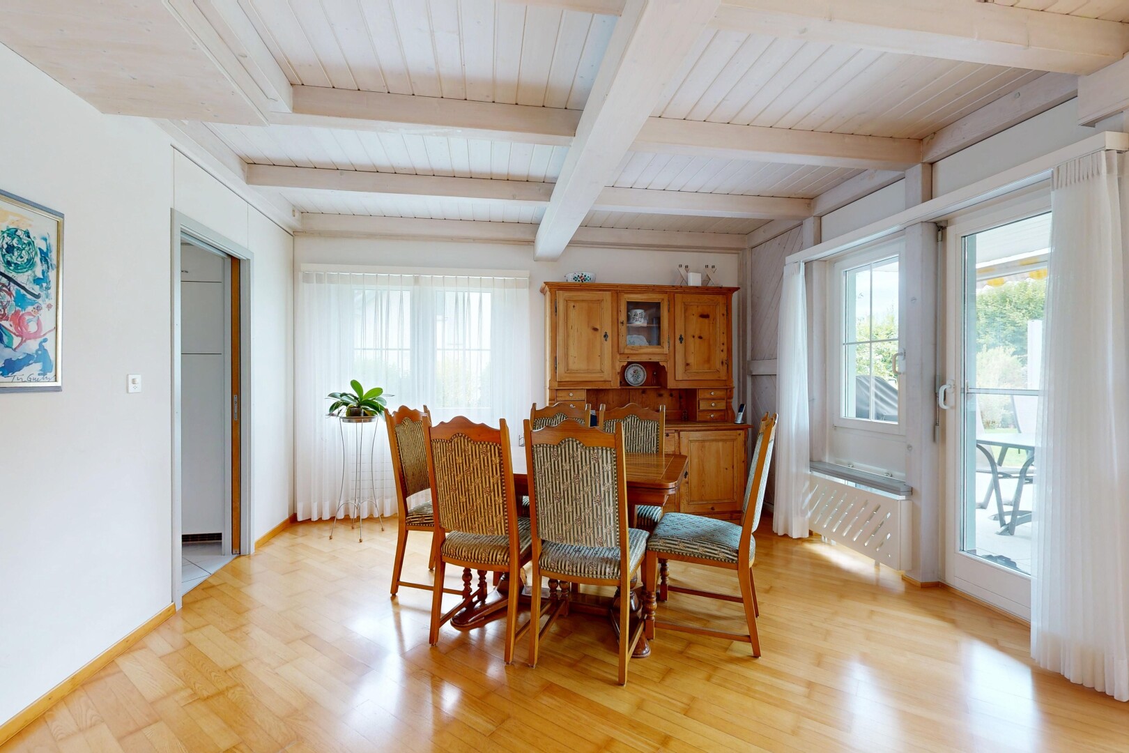 esszimmer mit inside property, wood finish floor, holzfußboden, drywall, und gipskartonwand
