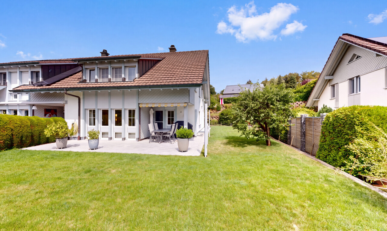 außenansicht mit schornstein, from property, rasen, terrasse, und day time