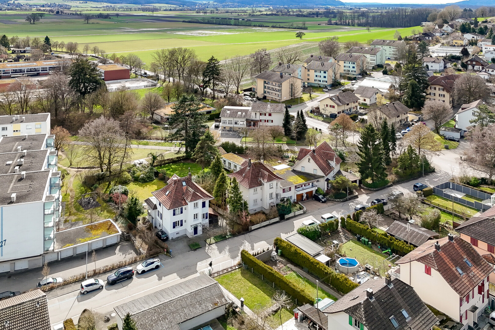 espace extérieur avec aerial view, vue résidentielle, residential view, et day time