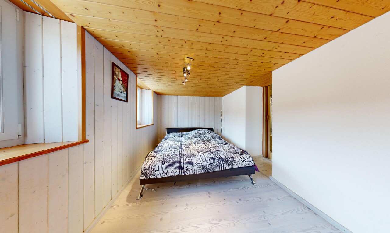 chambre avec mur en bois, wood wall, plafond en bois, wood ceiling, et inside property