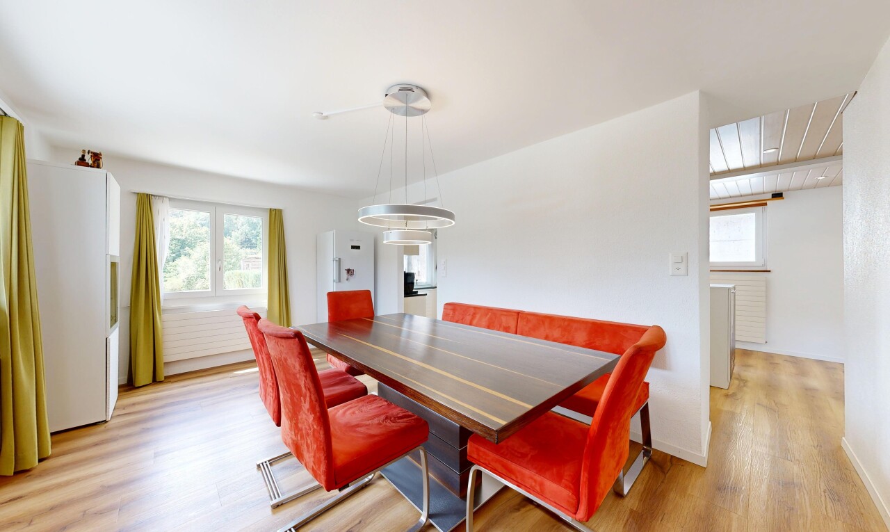 salle à manger avec wood finish floor, sol en finition bois, drywall, cloison sèche, et inside property