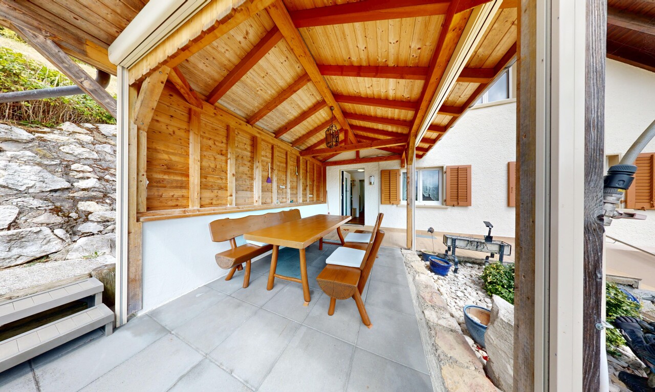 terrasse avec terrasse et coin repas extérieur
