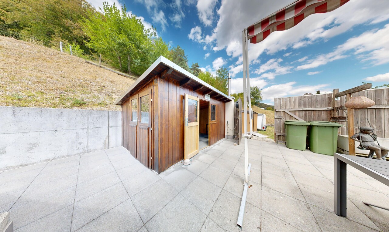 terrasse avec structure extérieure, from property, day time, et clôture