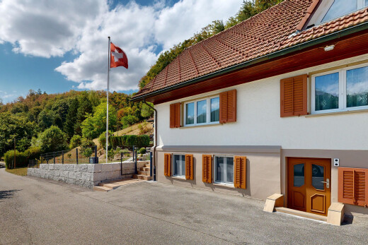 façade avec toit en tuiles, bardage en stuc, day time, et property visible