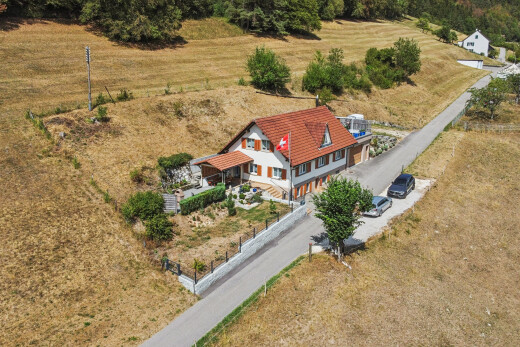 façade avec property visible, vue rurale, rural view, et clôture