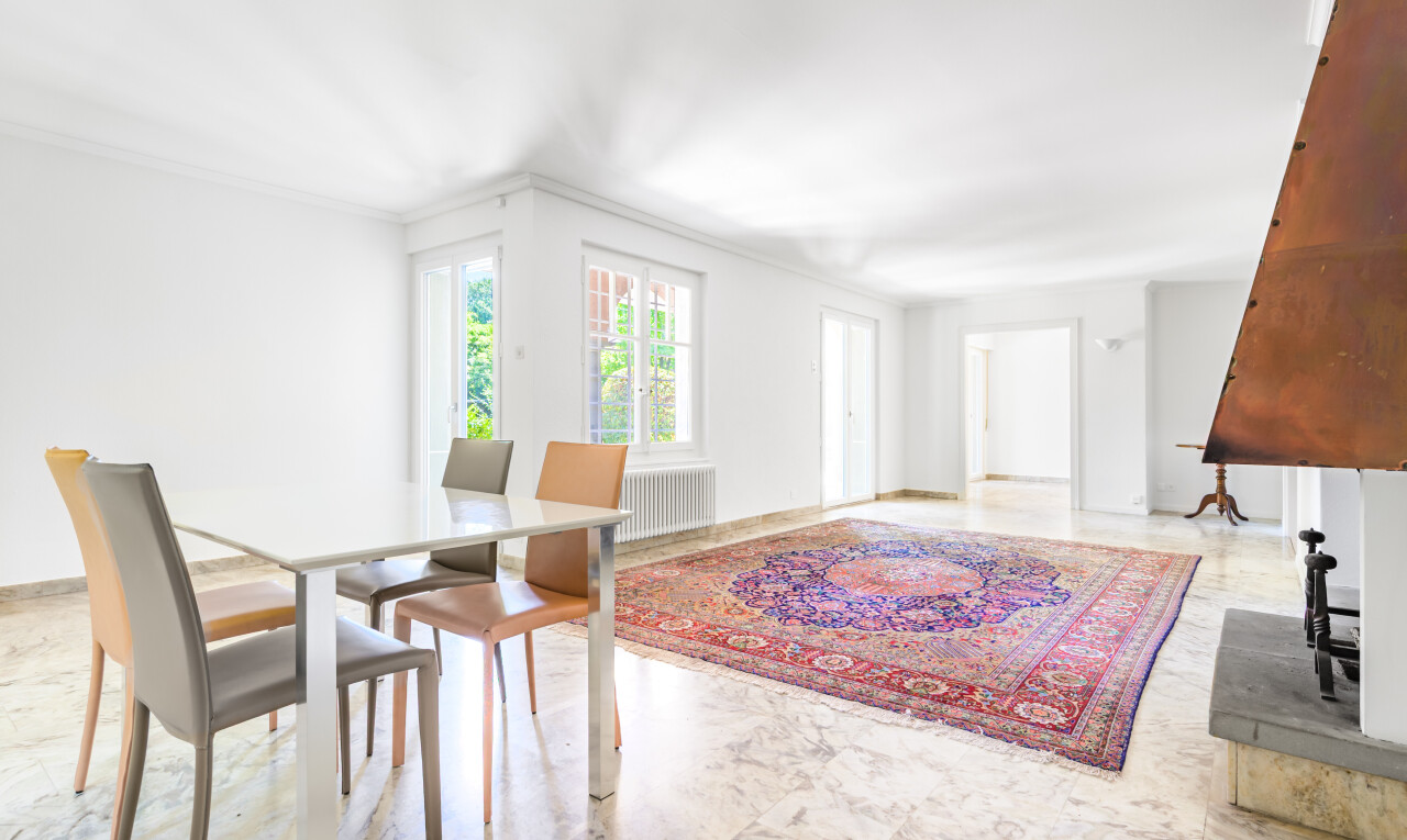 salle à manger avec inside property, natural light, lumière naturelle, drywall, et cloison sèche