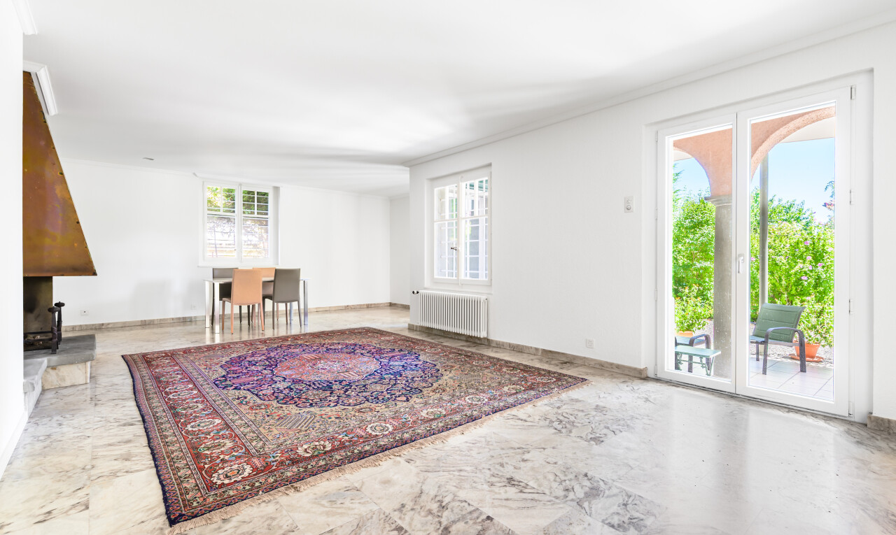 salon avec natural light, lumière naturelle, inside property, drywall, et cloison sèche