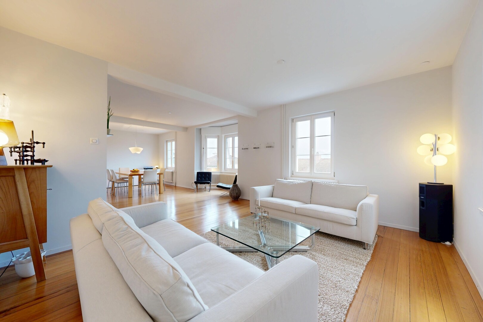 wohnzimmer mit holzfußboden, wood finish floor, virtually staged, gipskartonwand, und drywall