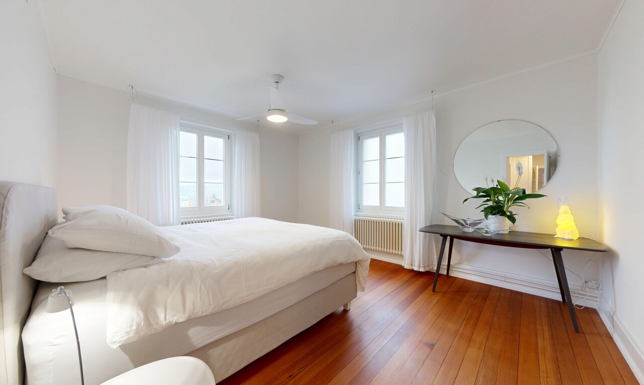 zimmer / schlafzimmer mit inside property, kühler, gipskartonwand, drywall, und deckenventilator
