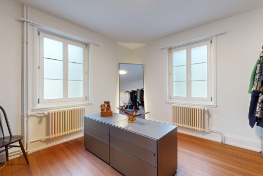 halle / korridor mit kühler, inside property, holzfußboden, wood finish floor, und gipskartonwand