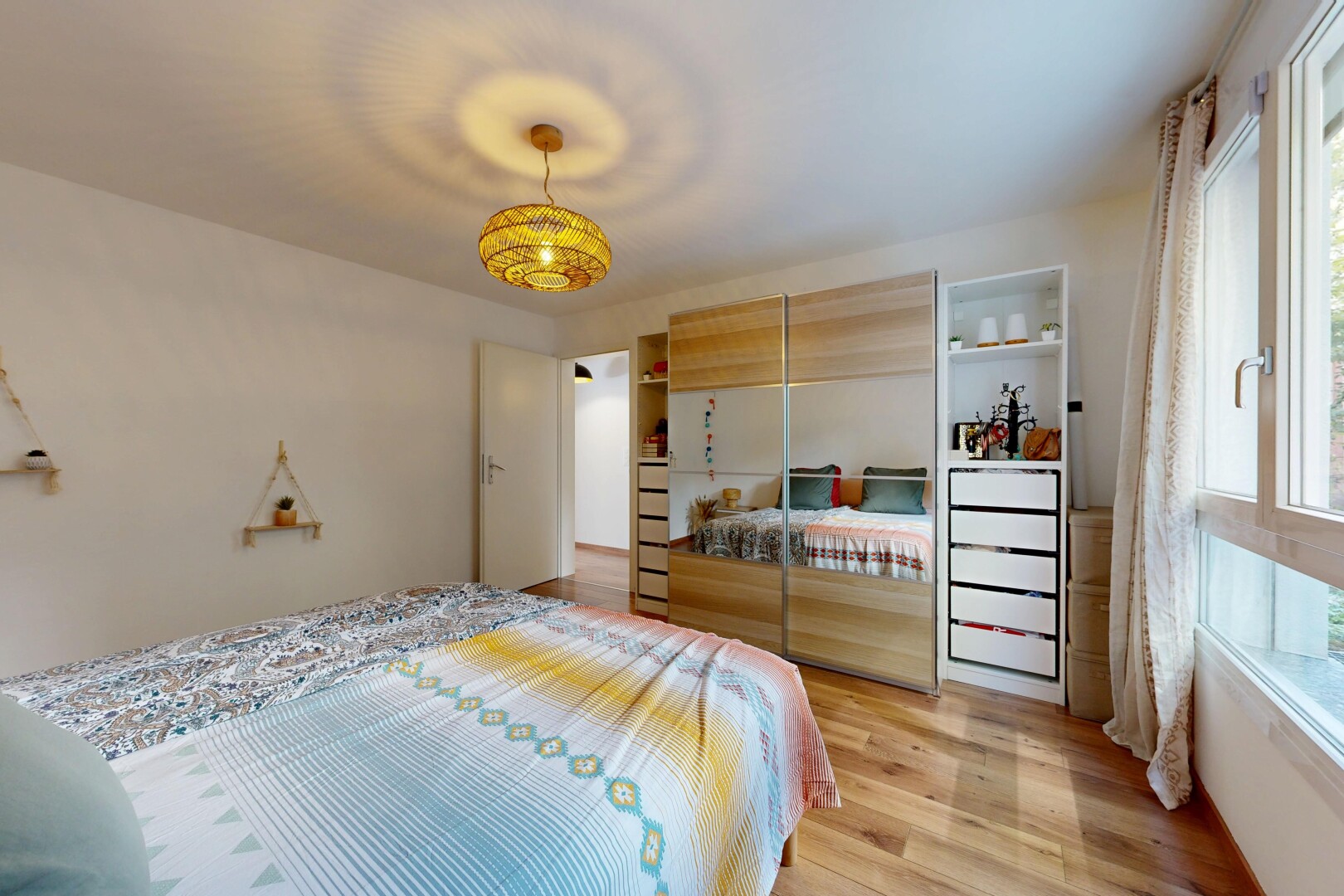 chambre avec cloison sèche, drywall, sol en finition bois, wood finish floor, et inside property