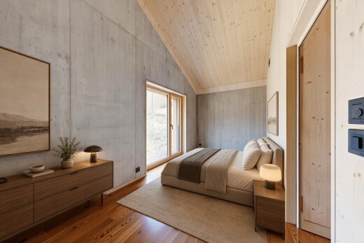 zimmer / schlafzimmer mit dachschräge, vaulted ceiling, holzfußboden, wood finish floor, und inside property