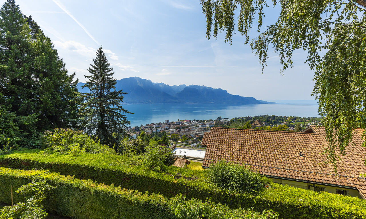 vue sur la montagne avec day time, vue sur l'eau, water view, vue sur la montagne, et mountain view