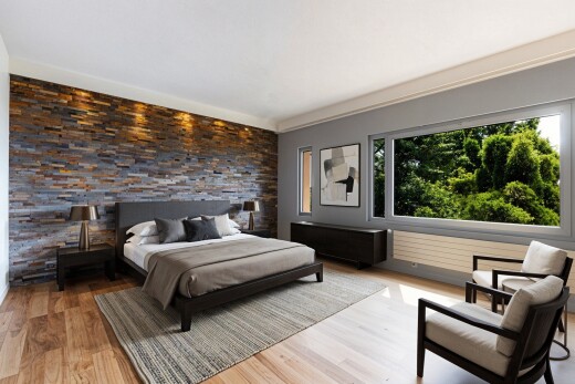pièce vide avec mur en pierre, stone wall, inside property, lumière naturelle, et natural light