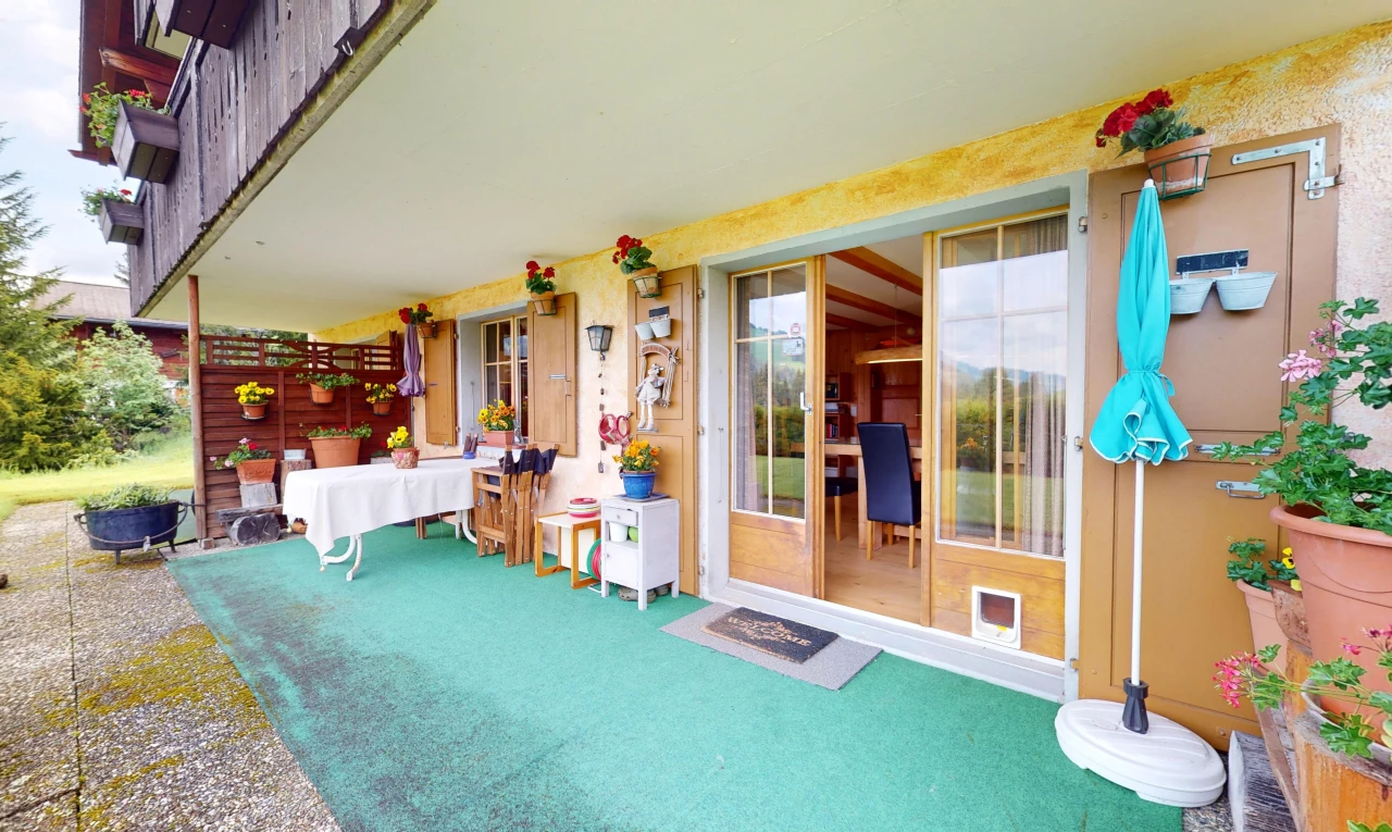 terrasse avec property visible