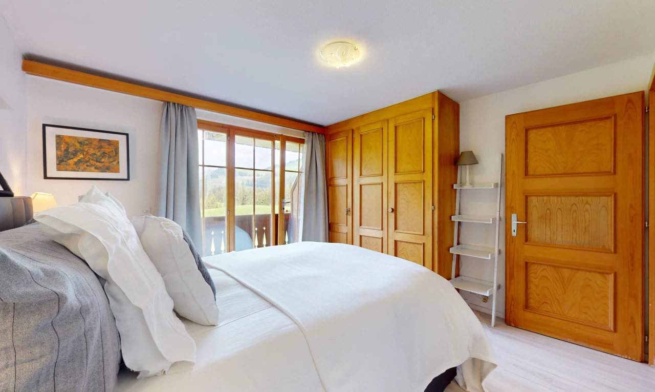 chambre avec inside property, natural light, lumière naturelle, drywall, et cloison sèche