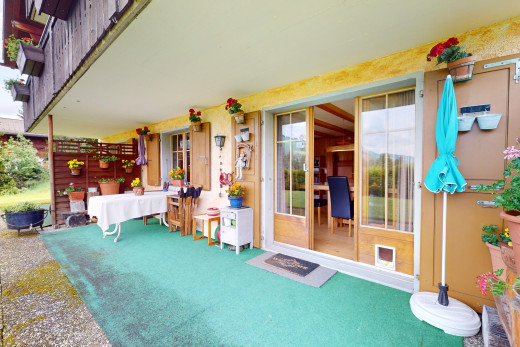terrasse avec property visible